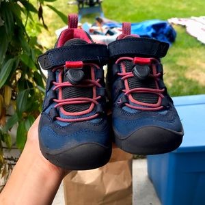 Waterproof keen hiking shoes for little girl